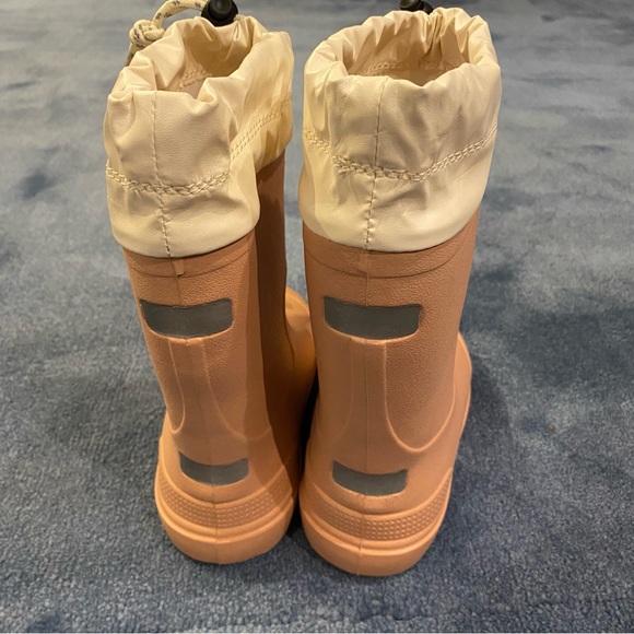 Child’s rain boots - Picture 3 of 6